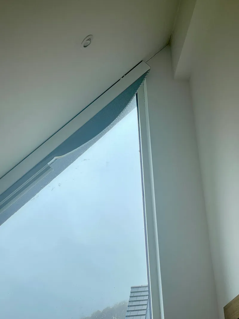 Unsupported Fabric on a Shaped Duette Blind