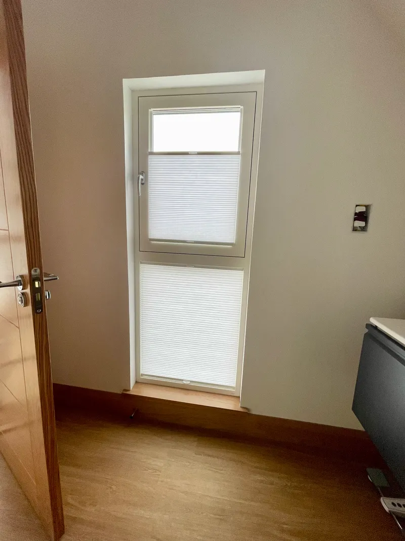 Glass Mounted Tru-Fit Duette Blinds With No Frame 2