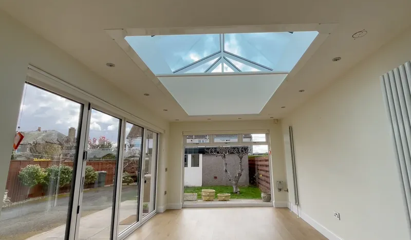 Motorised Skylight Blind for Glare and Temperature Control in a Sun room