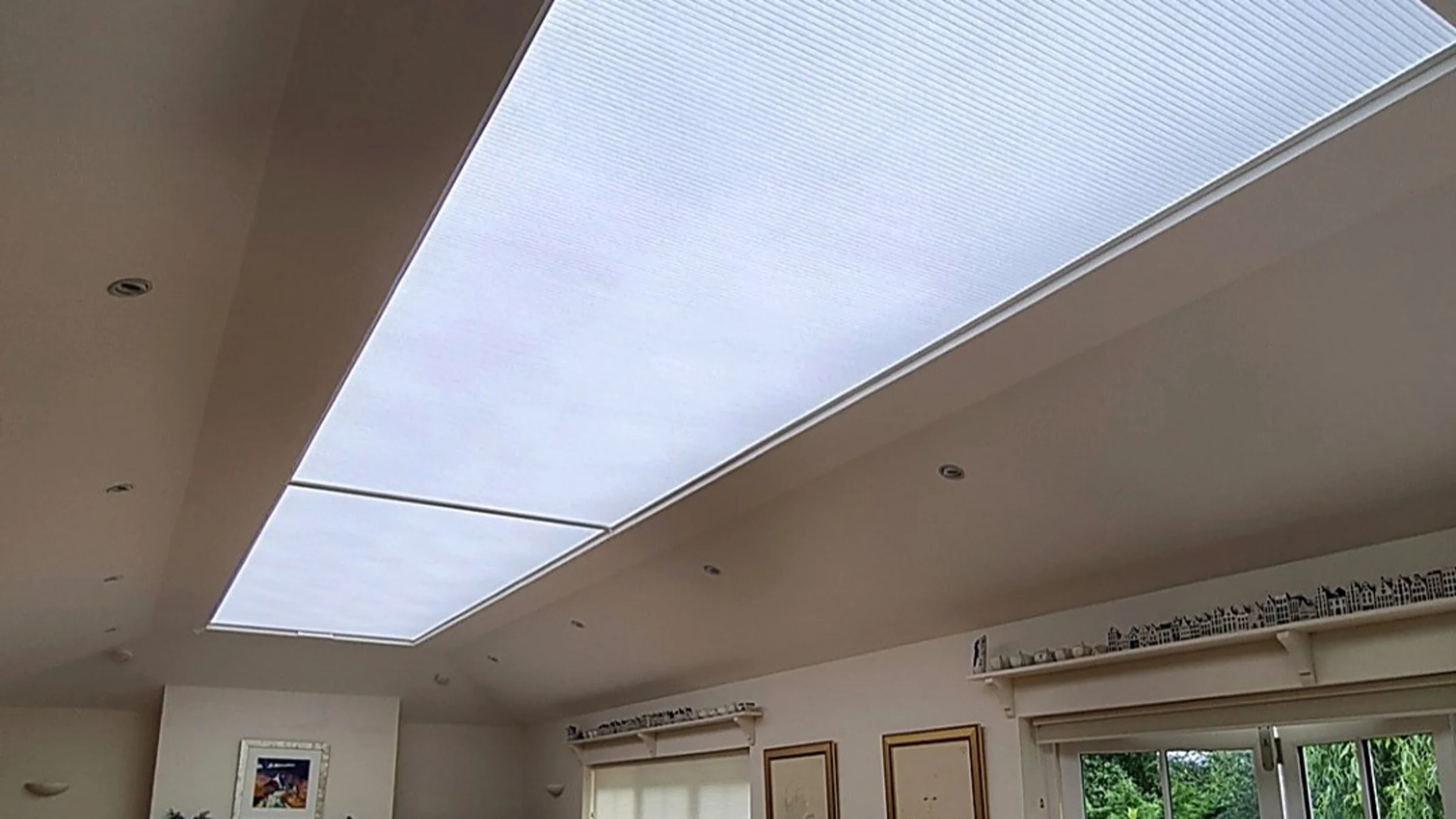 Roof lantern blinds