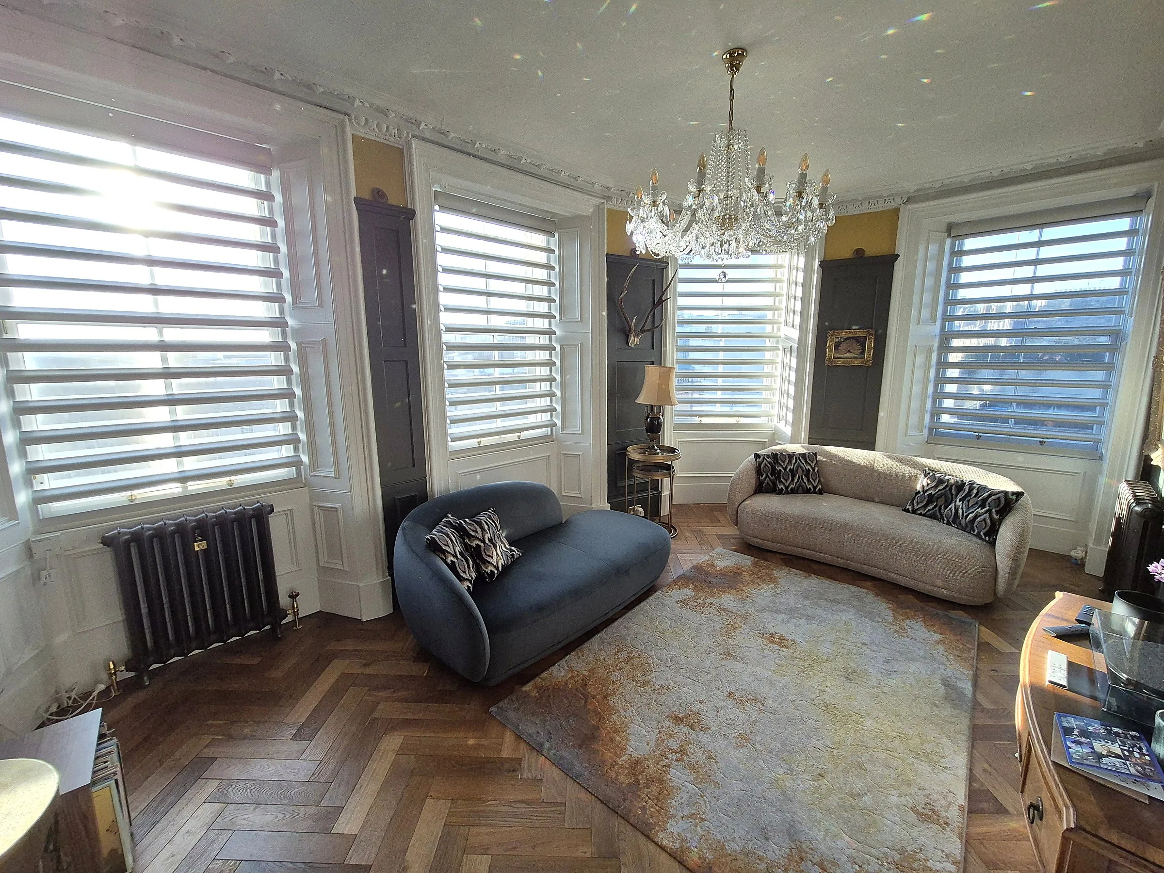 Pirouette blinds in a living room