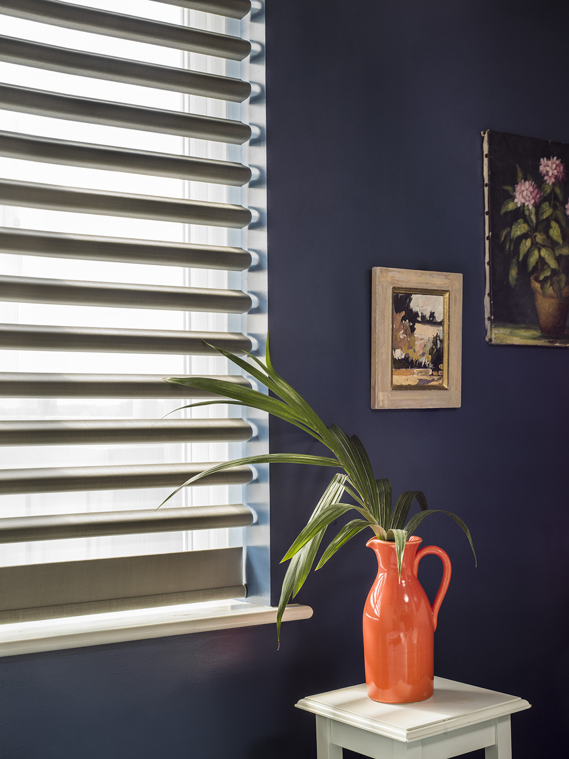 Close up of Luxaflex Pirouette fabric vanes