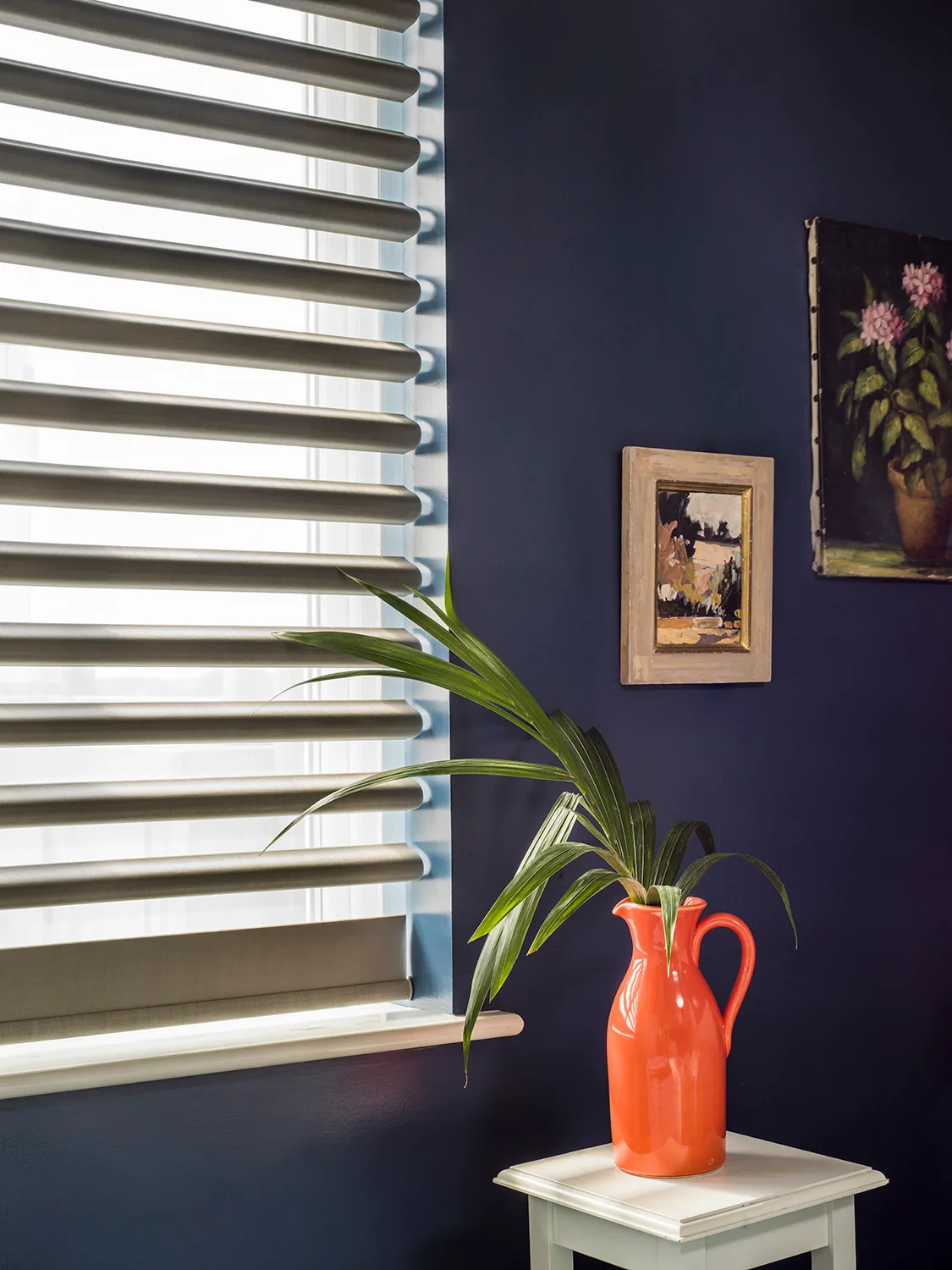 Close up of Luxaflex Pirouette fabric vanes