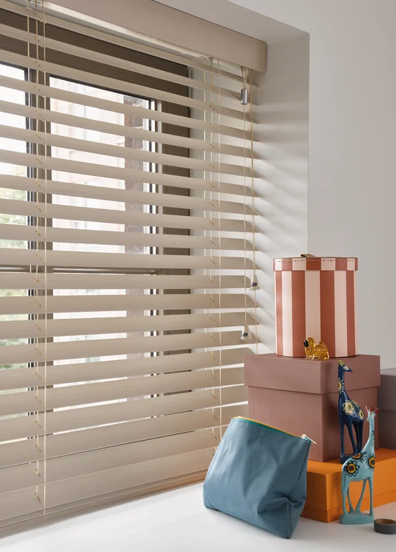 Wood Venetian blinds with matching valance